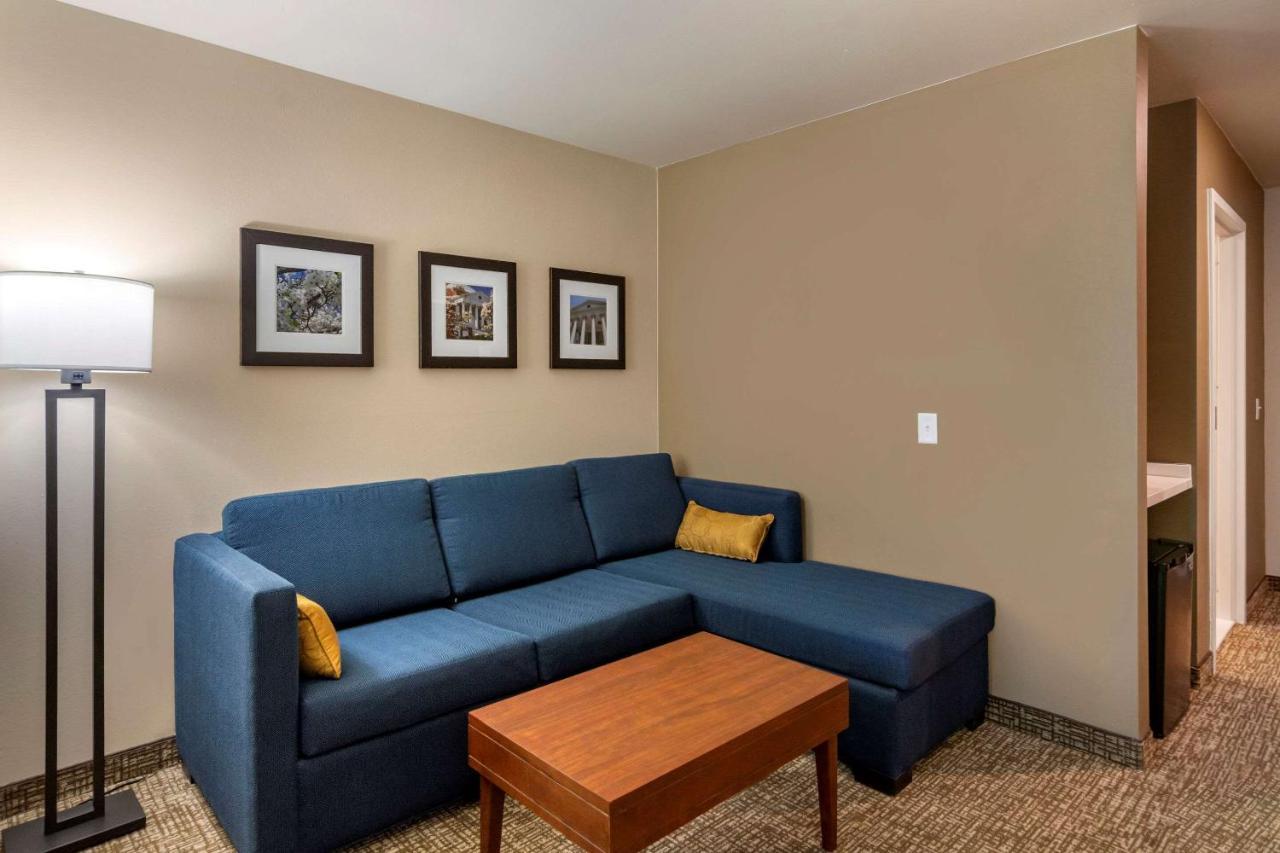 Comfort Inn & Suites Шарлотсвилл Экстерьер фото
